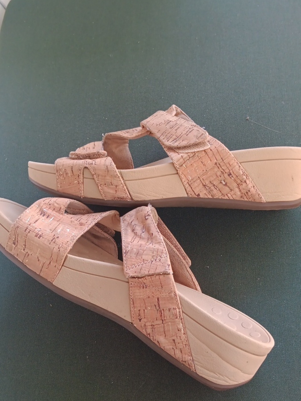 Vionic Women’s Cork-Pattern Slide Sandals in Light Tan - Picture 4 of 7